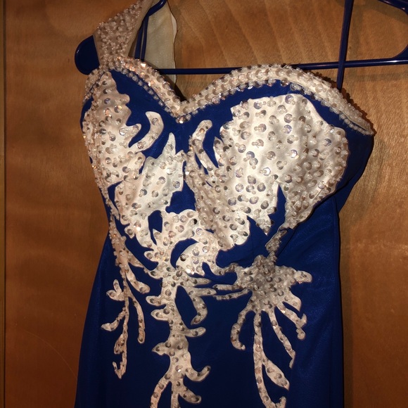 One of a kind blue evening gown - Picture 2 of 4